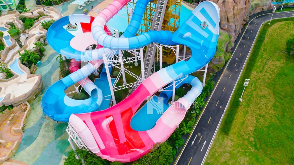 双重风暴，极致竞速——星际盘旋+巨浪翻滚组合引爆水乐园刺激体验